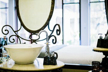 Bathroom sink