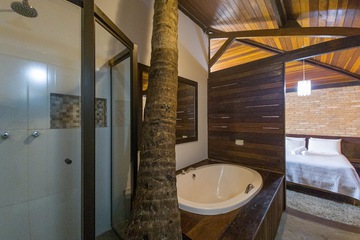 Deep soaking bathtub