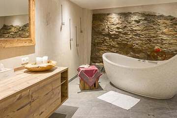 Indoor spa tub