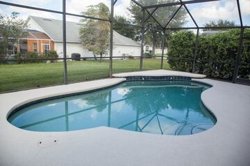 Exercise/lap pool