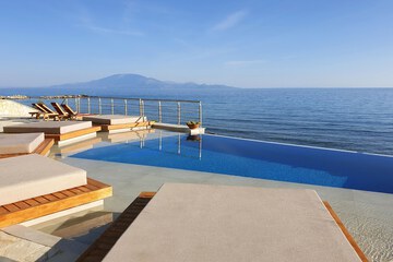 Infinity pool