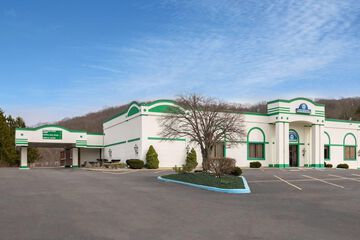 Ramada by Wyndham Butler / Tesla Biohealing Resort