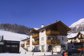 Photo 12