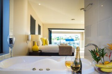 Deep Soaking Bathtub