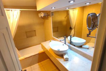 Bathroom sink