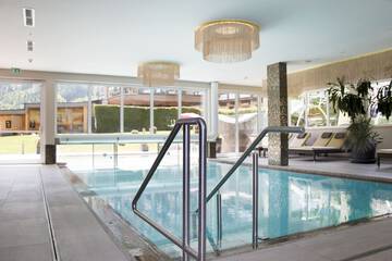Indoor/outdoor pool