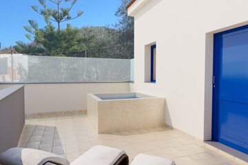 Private spa tub