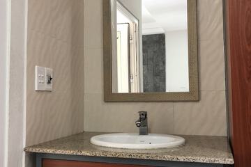 Bathroom sink