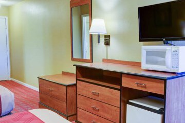  Econo Lodge Inn & Suites Hot Springs 16
