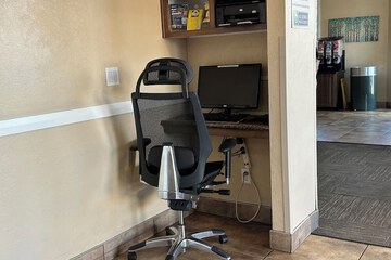 Business Center 66 of 69