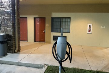 Electric vehicle charging station