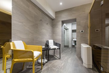 Indoor spa tub