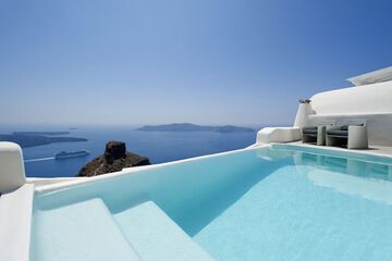 Infinity pool