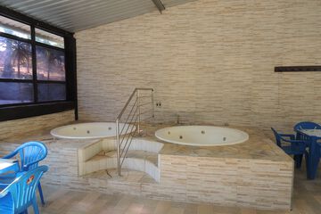 Indoor spa tub