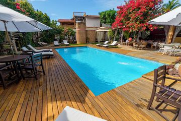 Pool waterfall