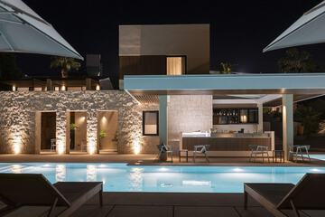 Poolside bar