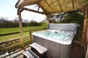 Private spa tub