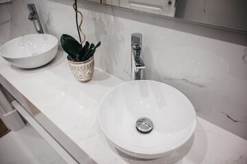 Bathroom sink