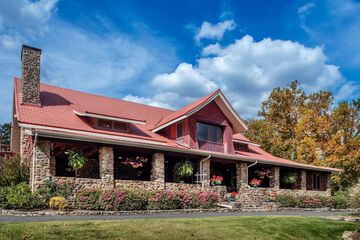 Hilltop Manor Bed & Breakfast