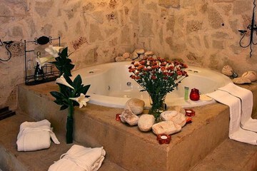 Private spa tub