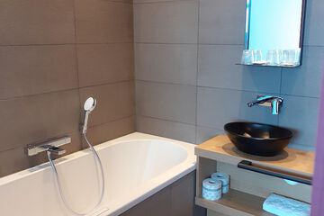 Jetted tub