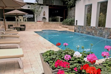 Pool waterfall