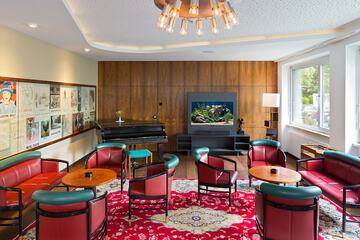 Lobby lounge