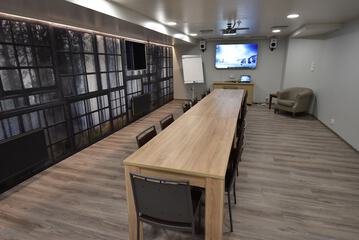 Meeting facility