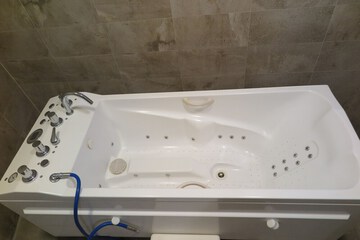 Indoor spa tub