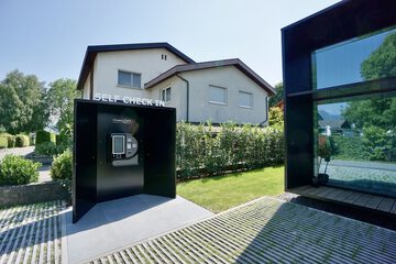Check-in/check-out kiosk