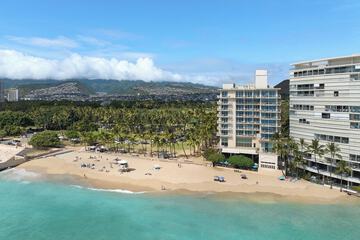 Kaimana Beach Hotel