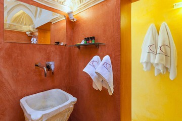 Bathroom amenities