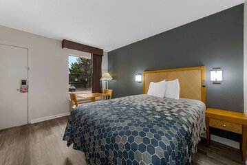 Room 32 of 42