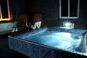Jetted tub