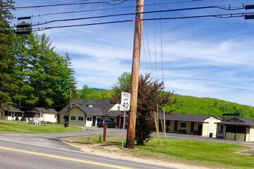 Pilgrim Inn & Cottages