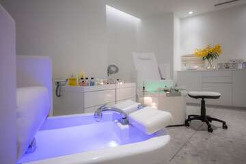 Nail salon