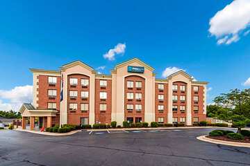 Clarion Pointe Greensboro Airport