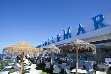 Poolside bar