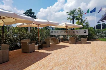 Poolside bar
