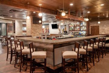Lounge 54 of 63