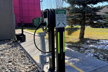 Electric vehicle charging station