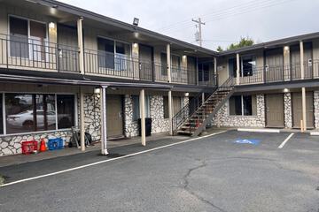 Anchor Bay Inn