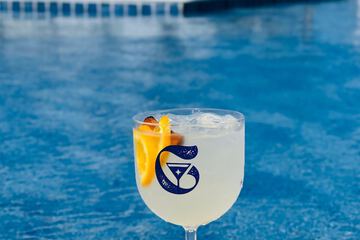 Poolside bar