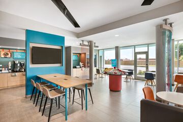 avid hotel Lancaster