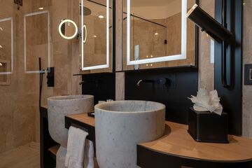 Bathroom sink