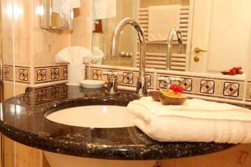 Bathroom sink