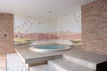 Indoor spa tub
