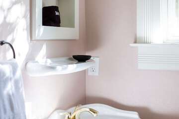 Bathroom sink