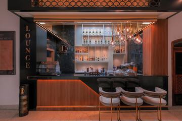 Lobby lounge