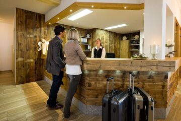 Check-in/check-out kiosk